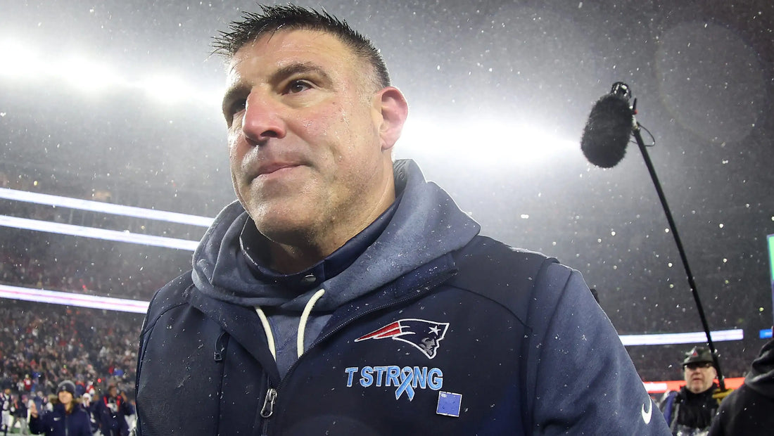 Patriots' Head Coach Mike Vrabel Named PFWA Coach Of The Year